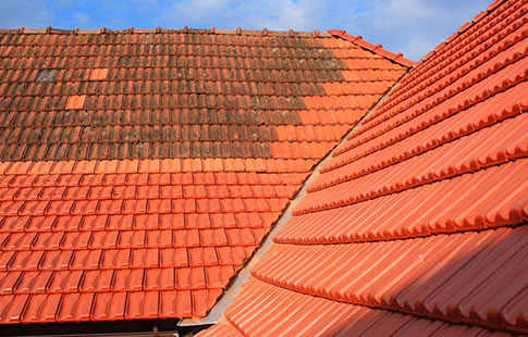 Démoussage et nettoyage de toiture à bry-sur-Marne (94360) - Baumgertner Couverture dans le Val de Marne (94)